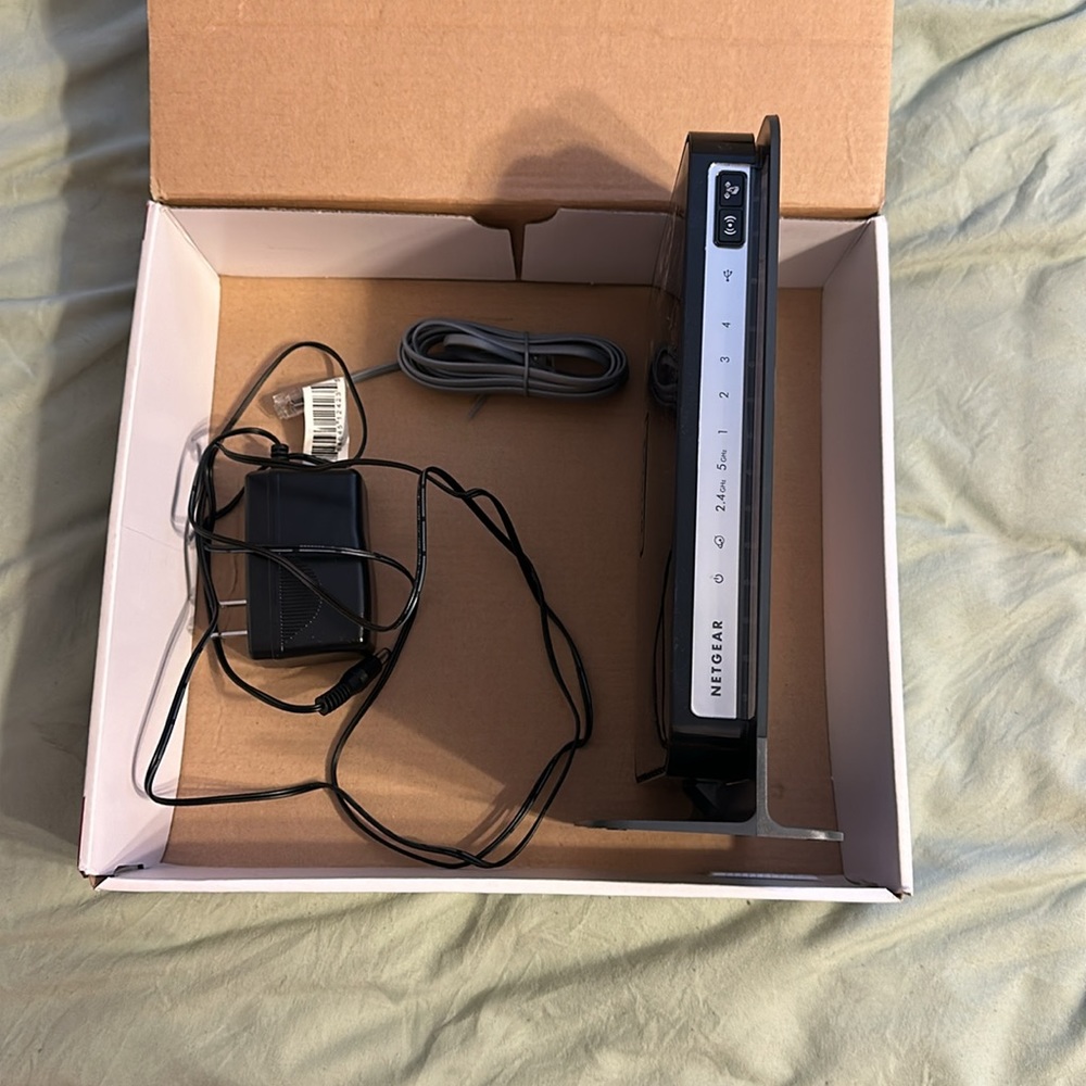 Netgear N750 Wireless Dual Band Gigabit Router - Picture 3 of 5